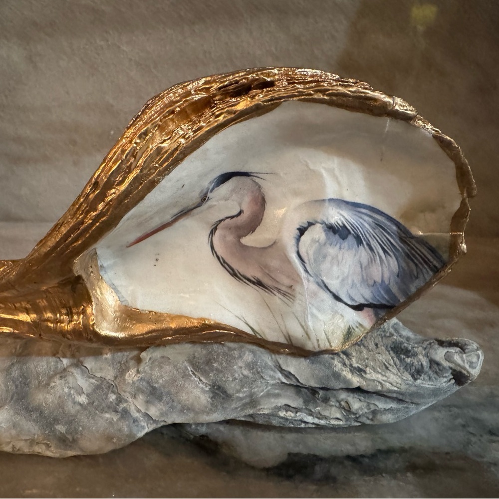 NC Handmade Elegan Heron Oyster Shell Accent